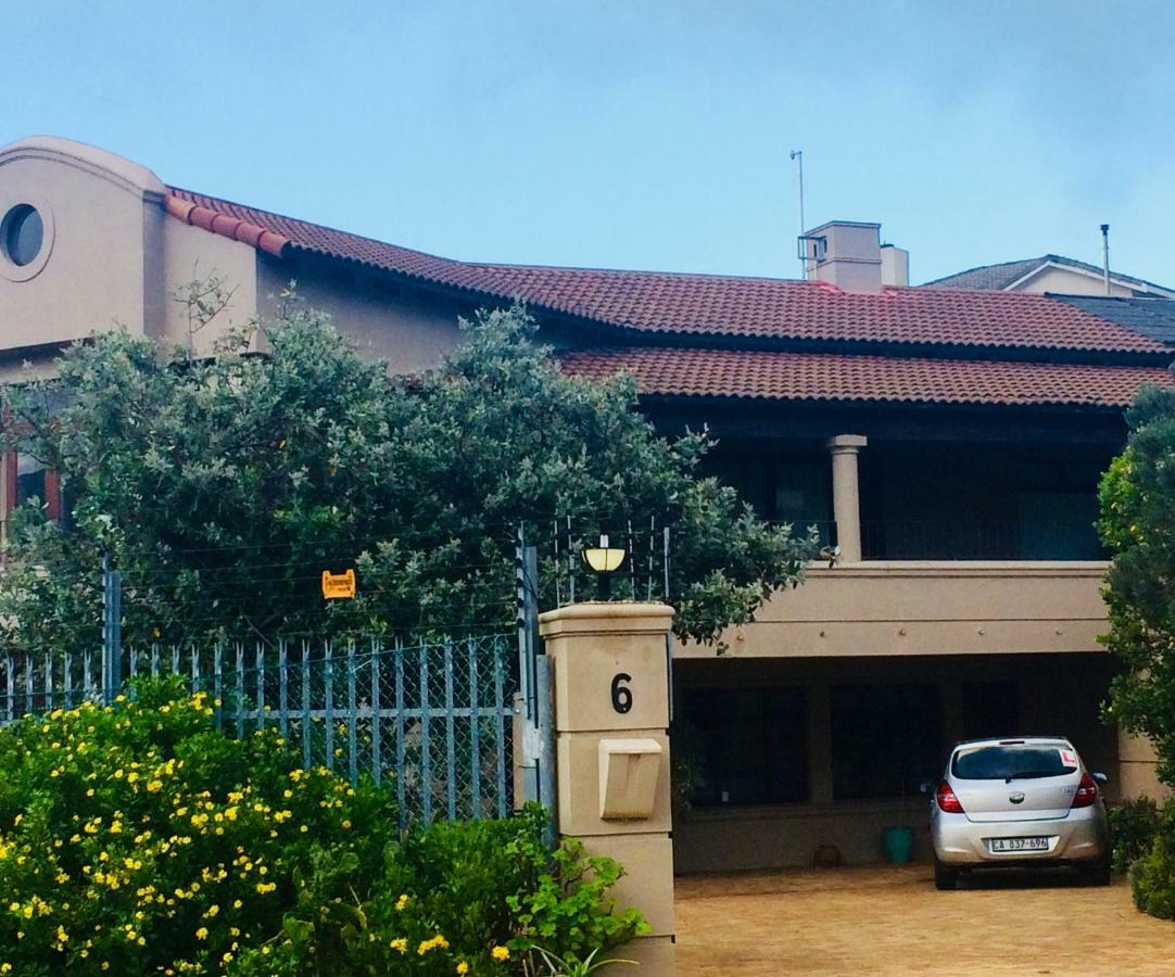 Mountain Peaks Hotel Hout Bay Exterior photo